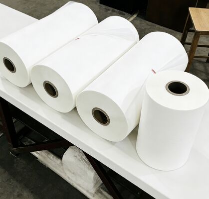 Гладкая и отражающая металлизированная пленка ПЭТ с термостойкостью до 110 ° C и химической устойчивостью для упаковки и ламинирования