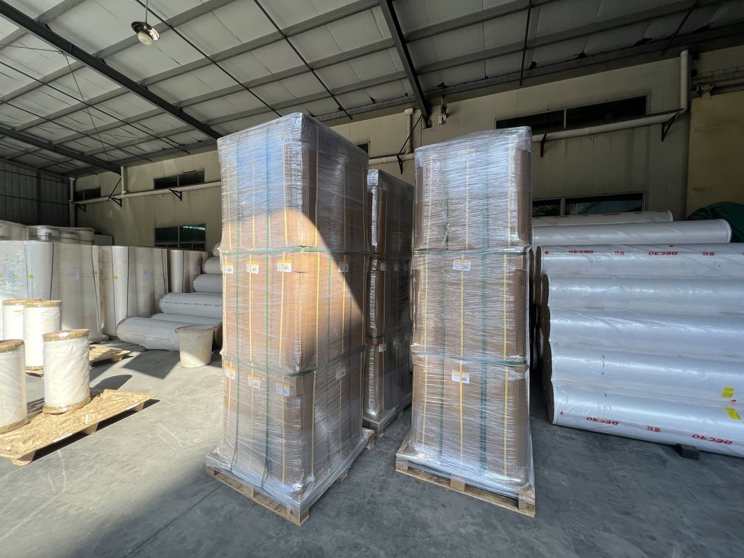 Мягкая твердость, глянцевая ламинированная пленка с высокой прозрачностью и влагостойкой отделкой