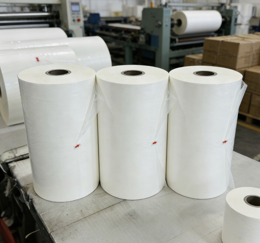 Двухсторонняя обработка глянцевой ламинированной пленки с влагостойкостью и многократным процессом экструзии для улучшенной упаковки