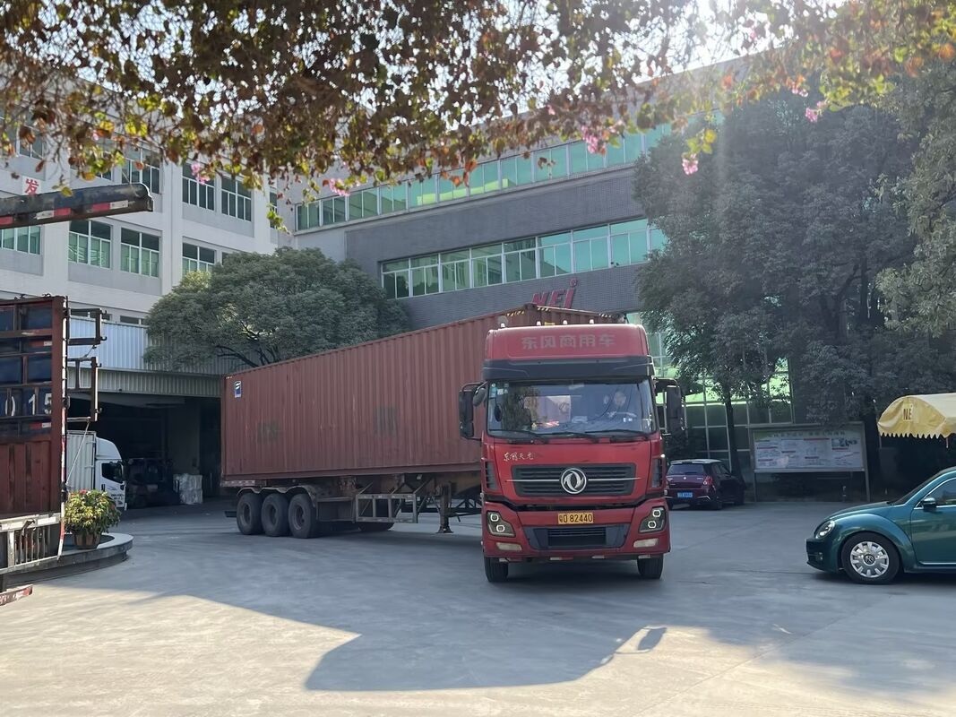 Пленка для термоламинации ПЭТ с теплоактивированным клеем и мягкой твердостью для применения шириной до 2200 мм