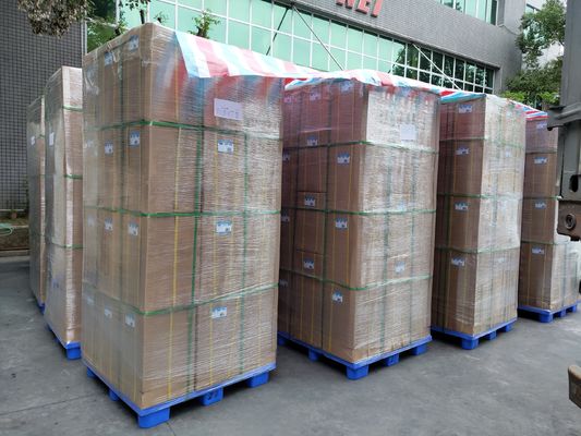 Термоламинирующая пленка с продвинутой полимерной клеевой матрицей и оптически обработанным PET-слоем для устойчивости к абразии