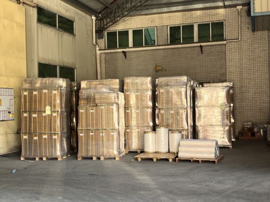 Gloss Lamination Film Hot Laminating Film with 17-50 Microns Thickness Up To 2200 Mm Width and EVA Glue Base