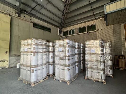 Глянцевая пленка для термоламинирования ПЭТ шириной 2200 мм и температурной стойкостью 130°C для повышенной защиты